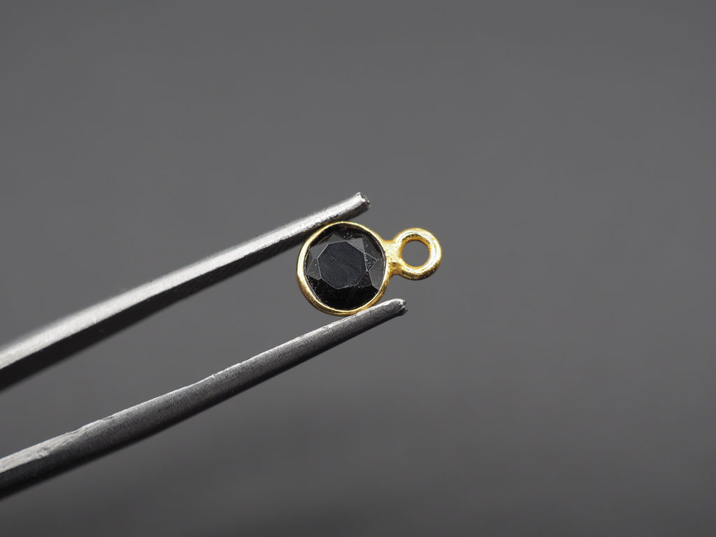 Black Onyx 18K Gold Filled Bezel 5 mm, Single Connector, Onyx Charm
