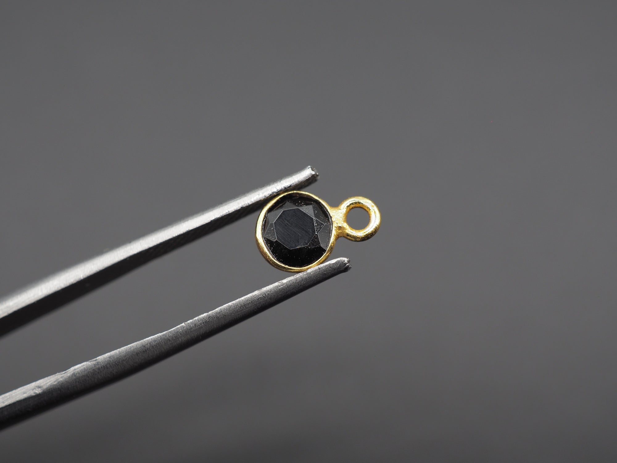 Black Onyx 18K Gold Filled Bezel 5 mm, Single Connector, Onyx Charm