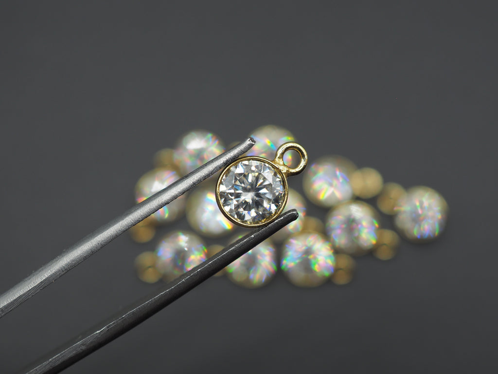 Moissanite 18K Gold Filled Bezel 6 mm, Single Connector, Moissanite Charm, 1 Piece