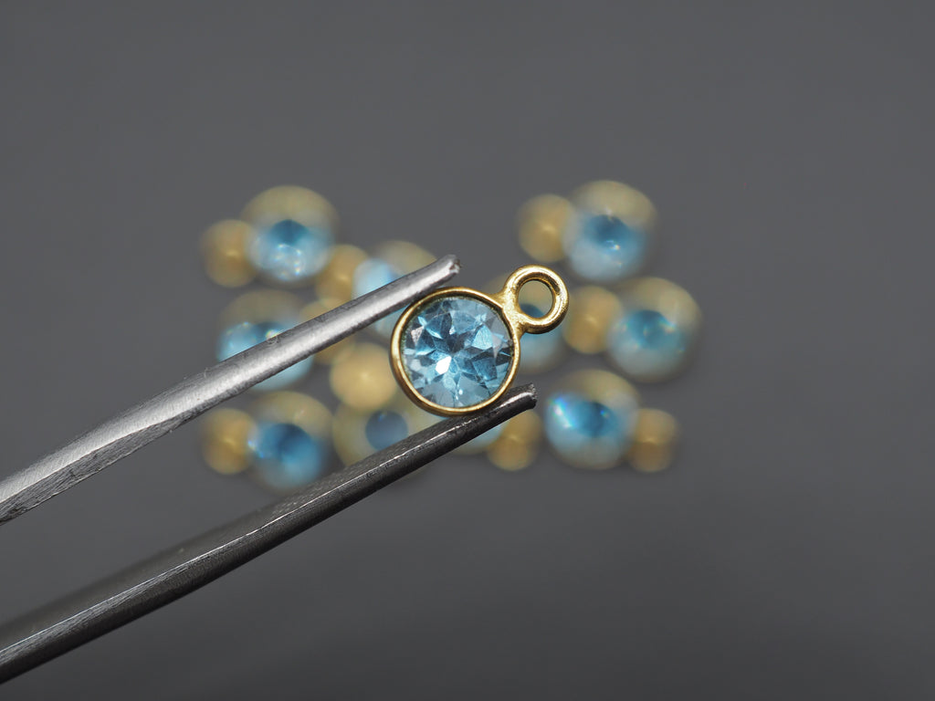 London BLue Topaz 18K Gold Filled Bezel 5 mm, Single Connector, Topaz Charm, 1 Piece