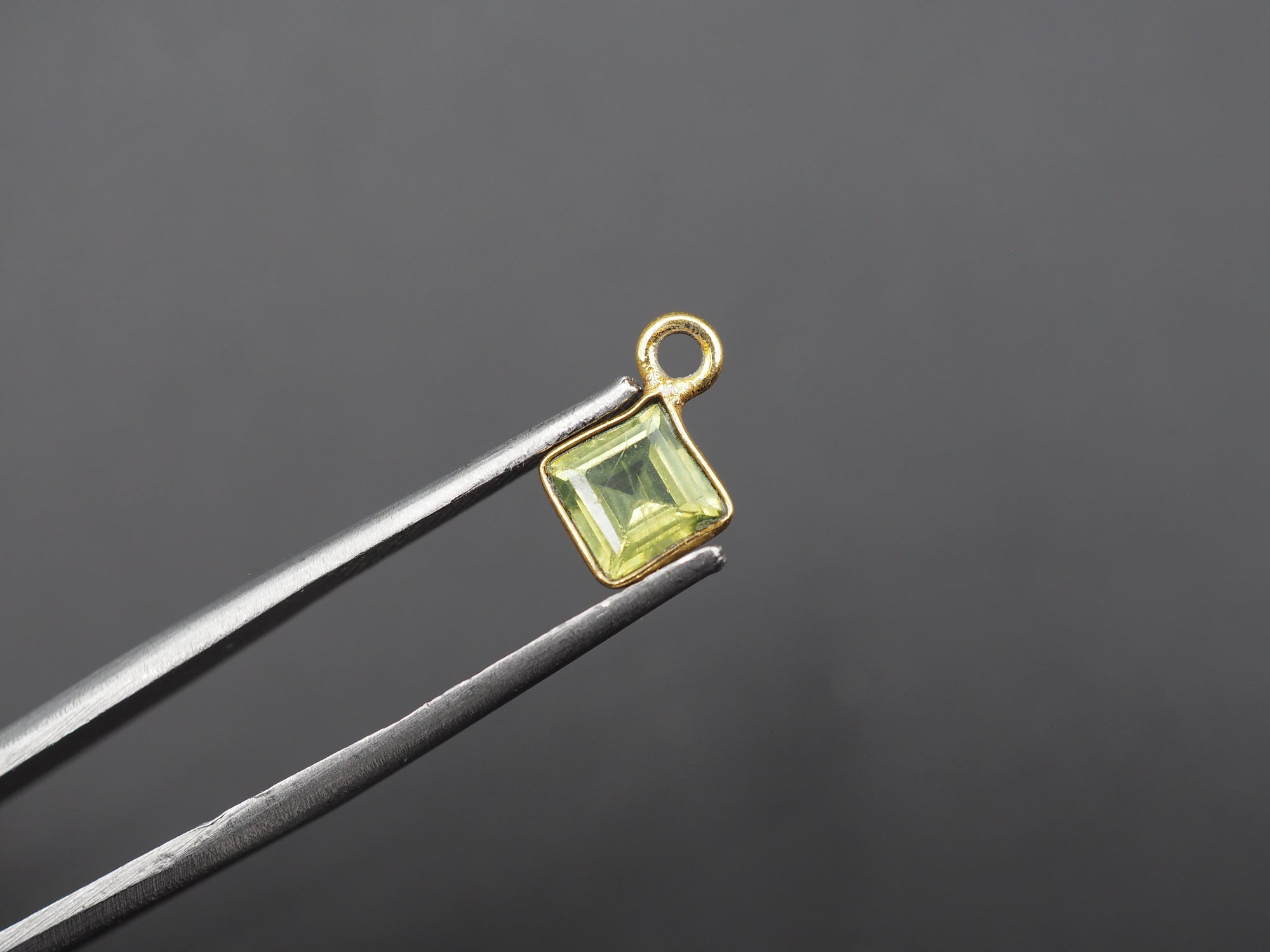 Peridot 18K Gold Filled Bezel 5x5 mm, Single Connector, Peridot Charm