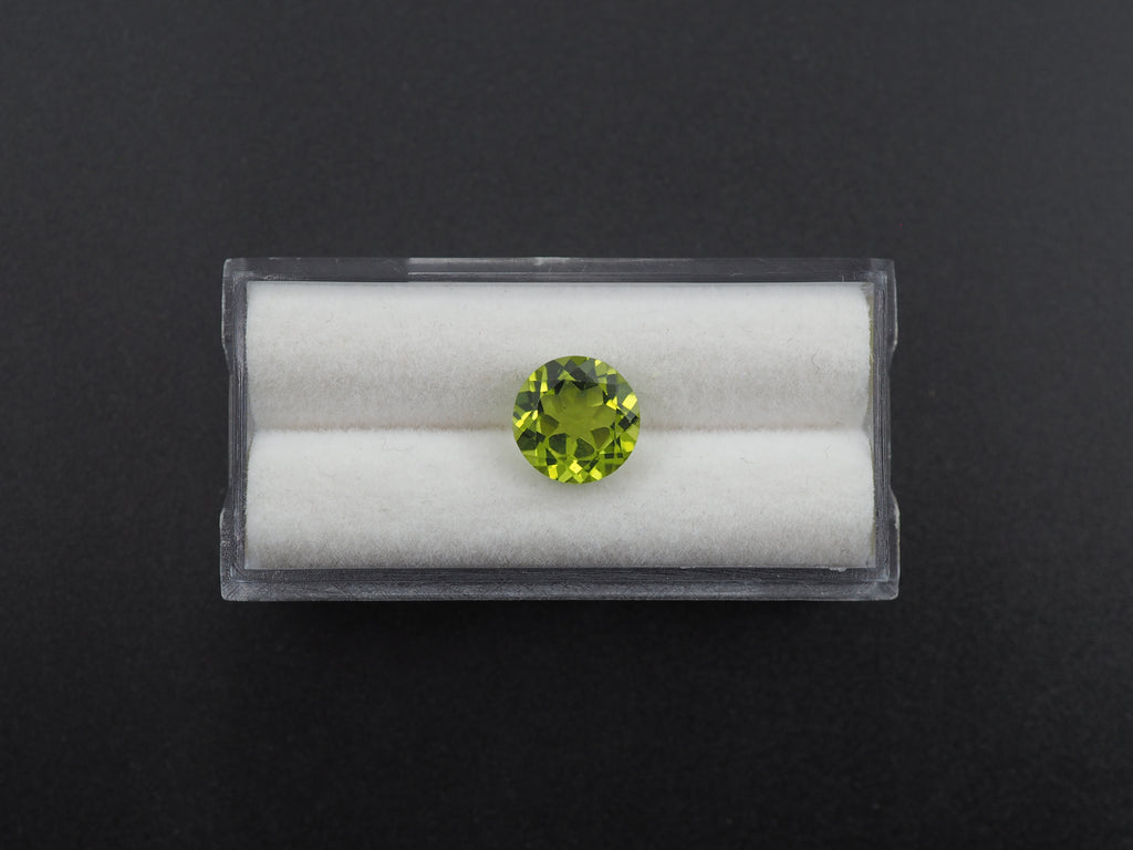 Peridot  Faceted Round Shape 9 mm Single Piece Approximately 2.90 Carat