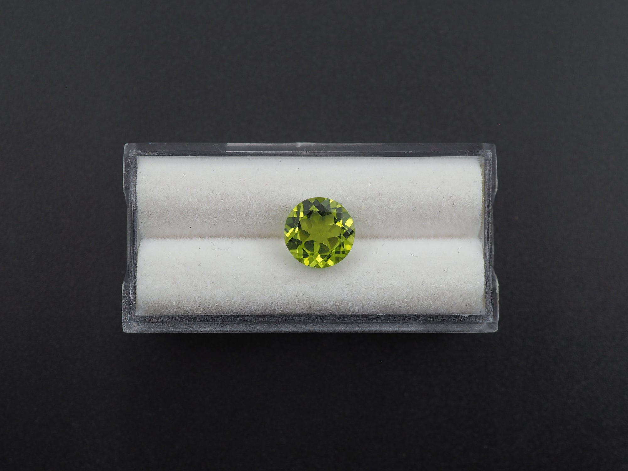 Peridot  Faceted Round Shape 9 mm Single Piece Approximately 2.90 Carat