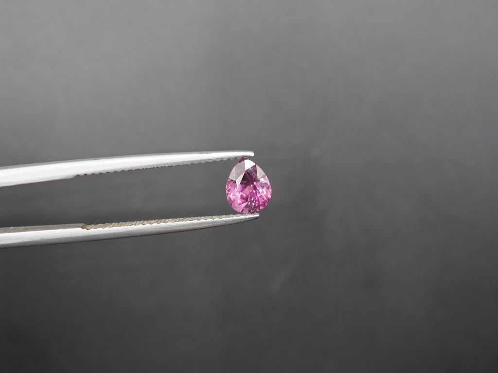 Garnet Pear Shape Faceted 6.9x5.1x4.1 mm