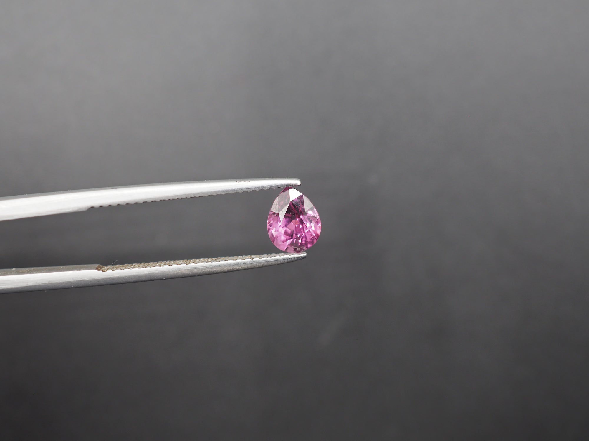 Garnet Pear Shape Faceted 6.9x5.1x4.1 mm