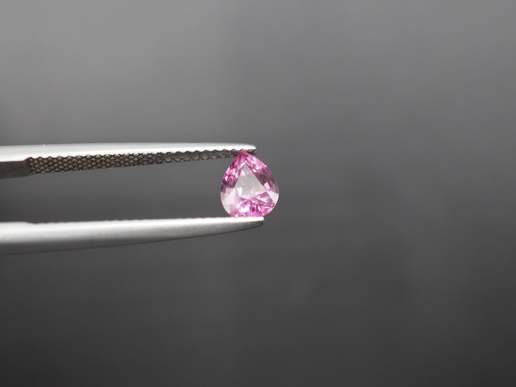 Garnet Pear Shape Faceted 6.9x5.1x4.1 mm