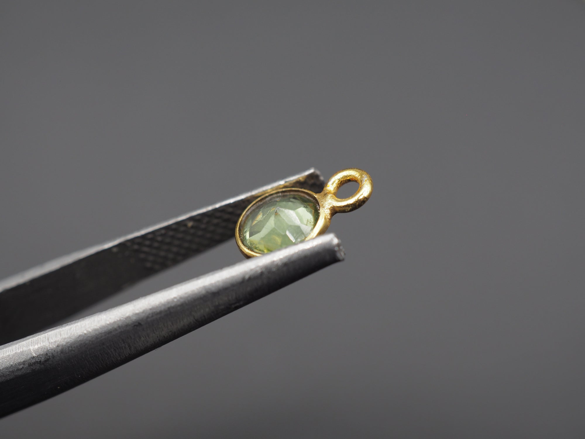 Peridot 18K Gold Filled Bezel 4mm, Single Connector, Peridot Charm