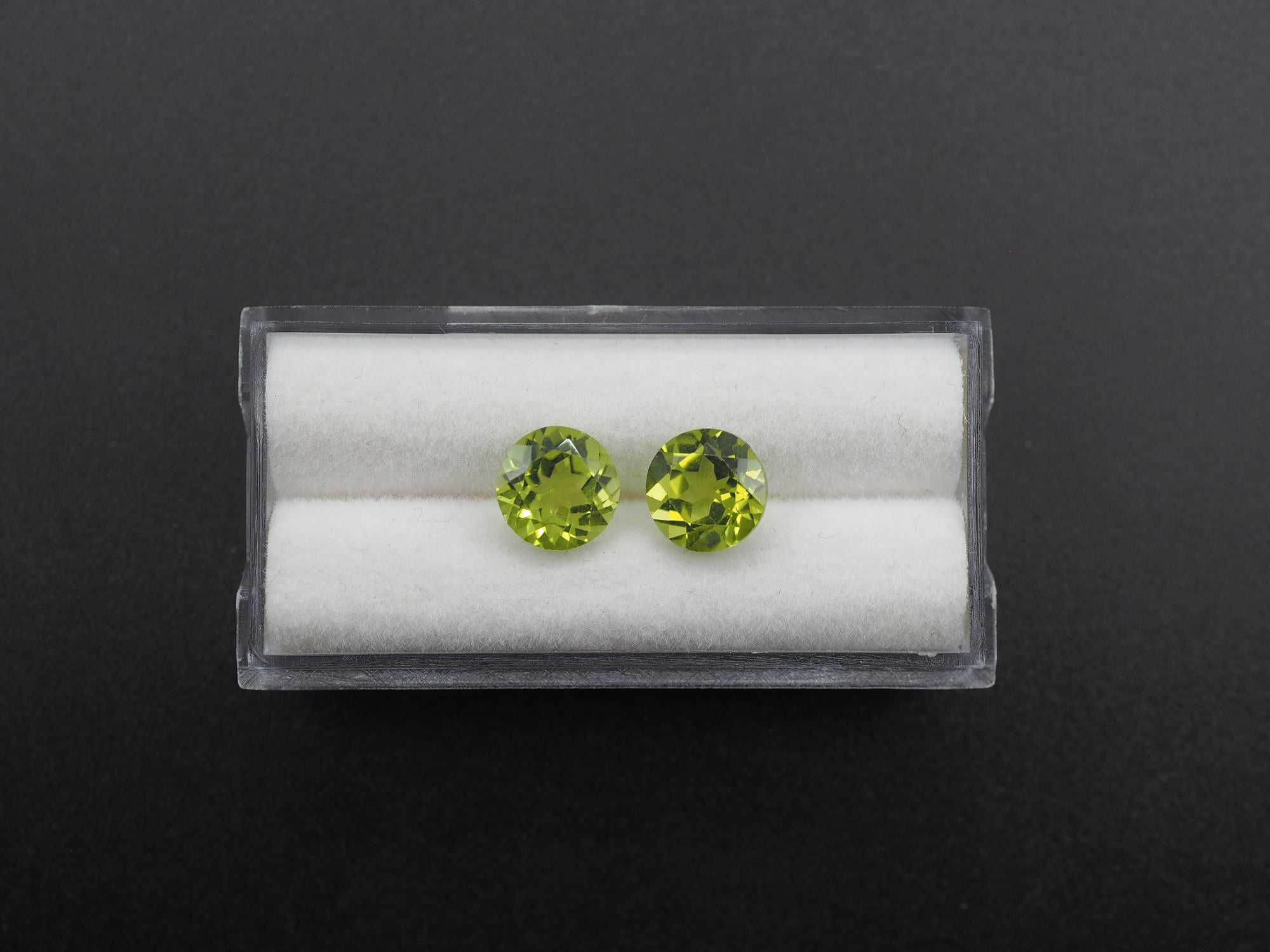 Peridot  Faceted Round Shape 8 mm Matching Pair Approximately 4.18 Carat