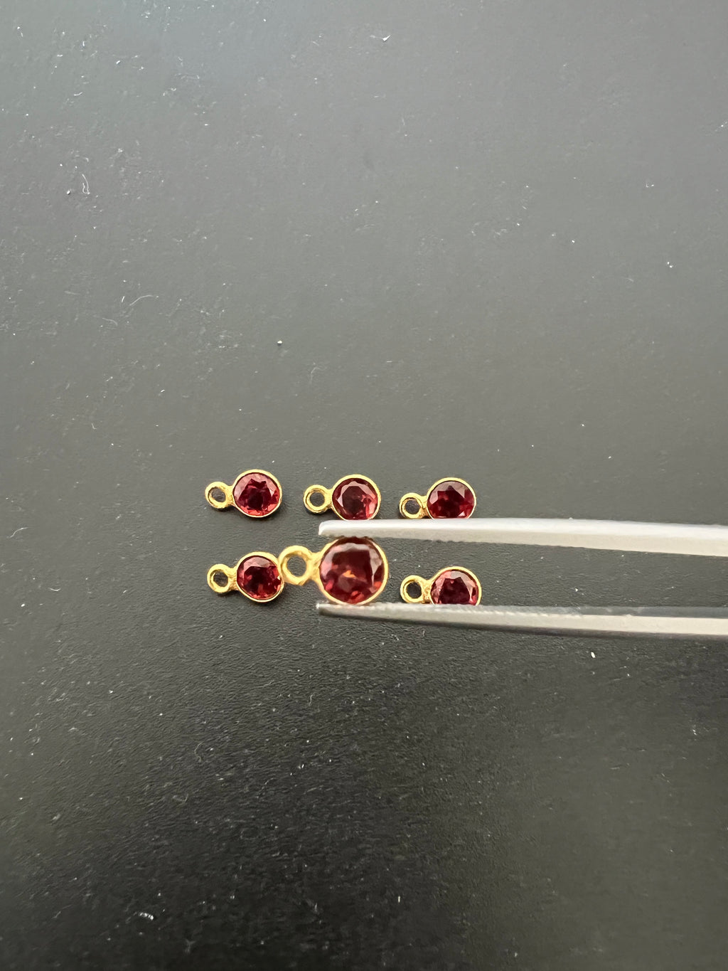 Garnet 18K Gold Filled Bezel 5.5mm, Single  Connector, Garnet Charm (GTG-GBG-6)