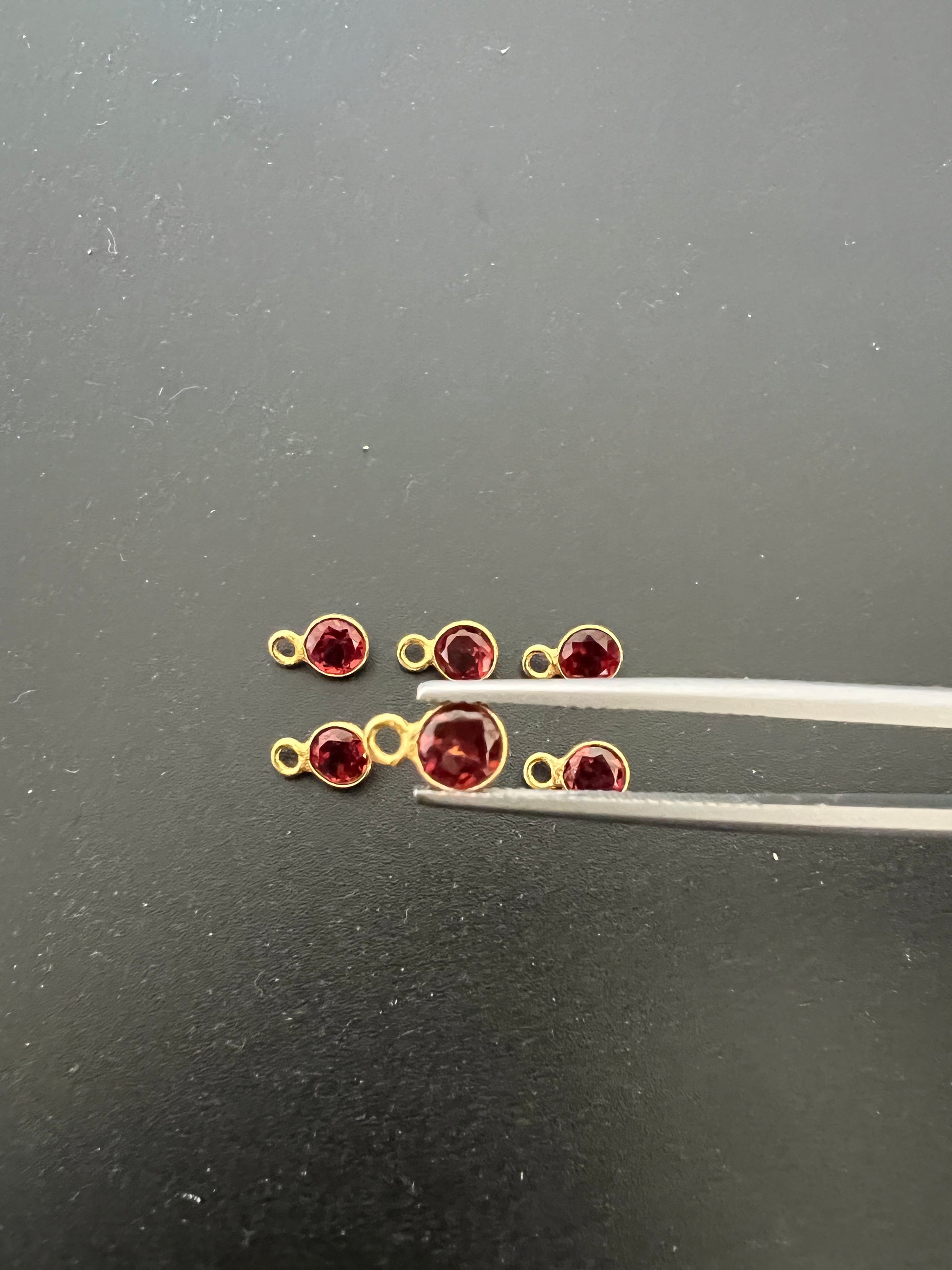 Garnet 18K Gold Filled Bezel 5.5mm, Single  Connector, Garnet Charm (GTG-GBG-6)