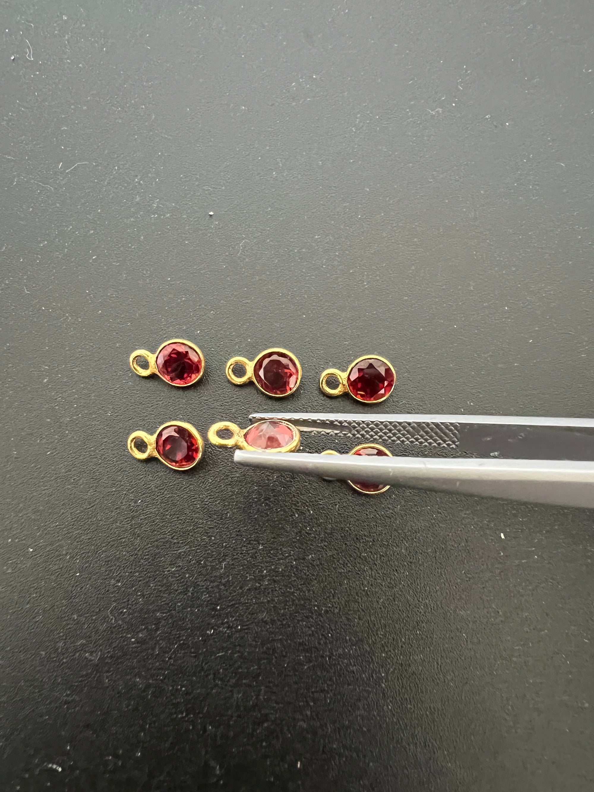 Garnet 18K Gold Filled Bezel 5.5mm, Single  Connector, Garnet Charm (GTG-GBG-6)