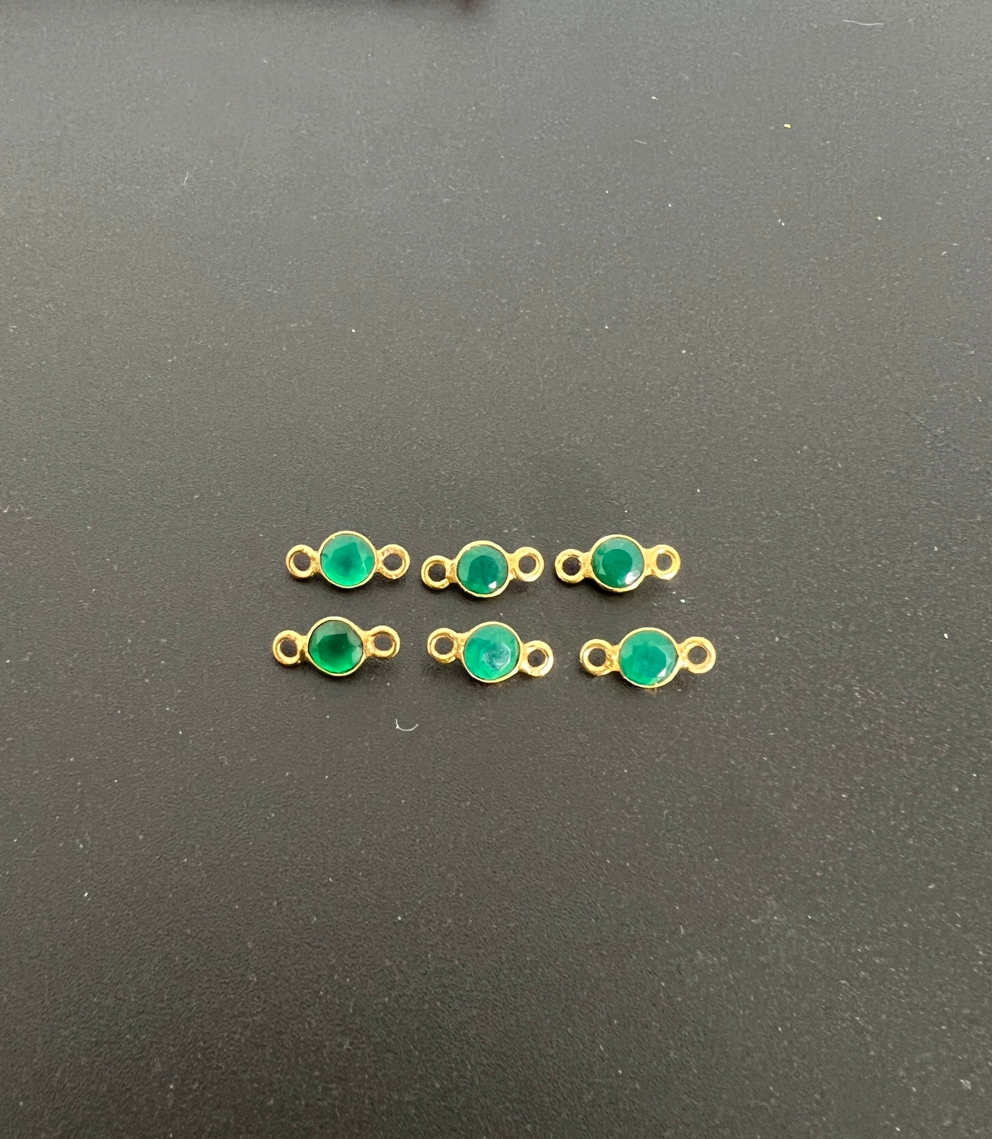 Green Onyx 18K Gold Filled Bezel 5.5 mm, Double Connector Onyx Charm (GTG-GGO-10)