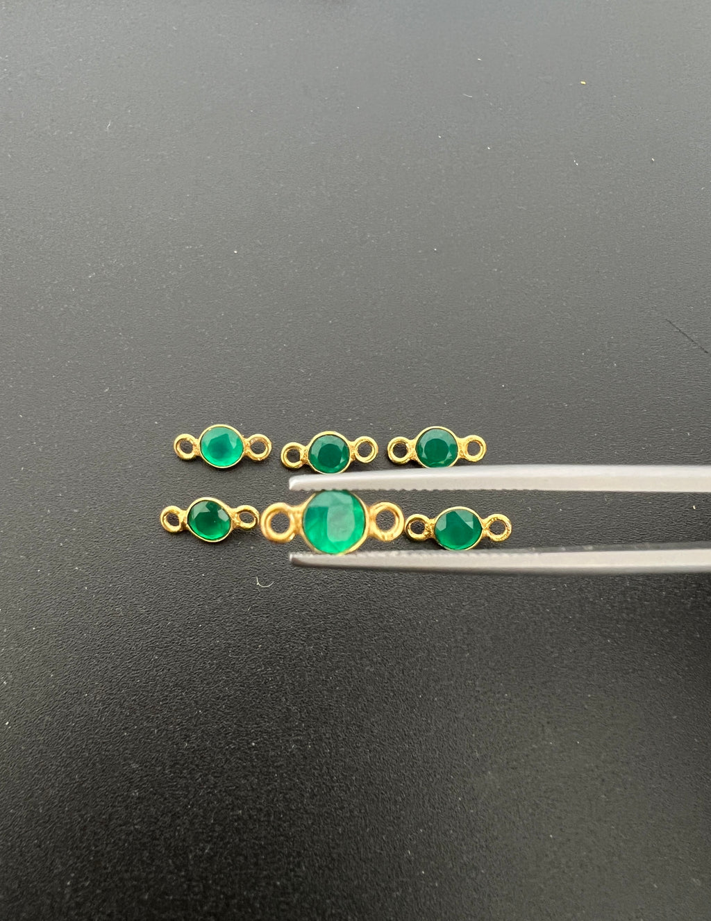 Green Onyx 18K Gold Filled Bezel 5.5 mm, Double Connector Onyx Charm (GTG-GGO-10)