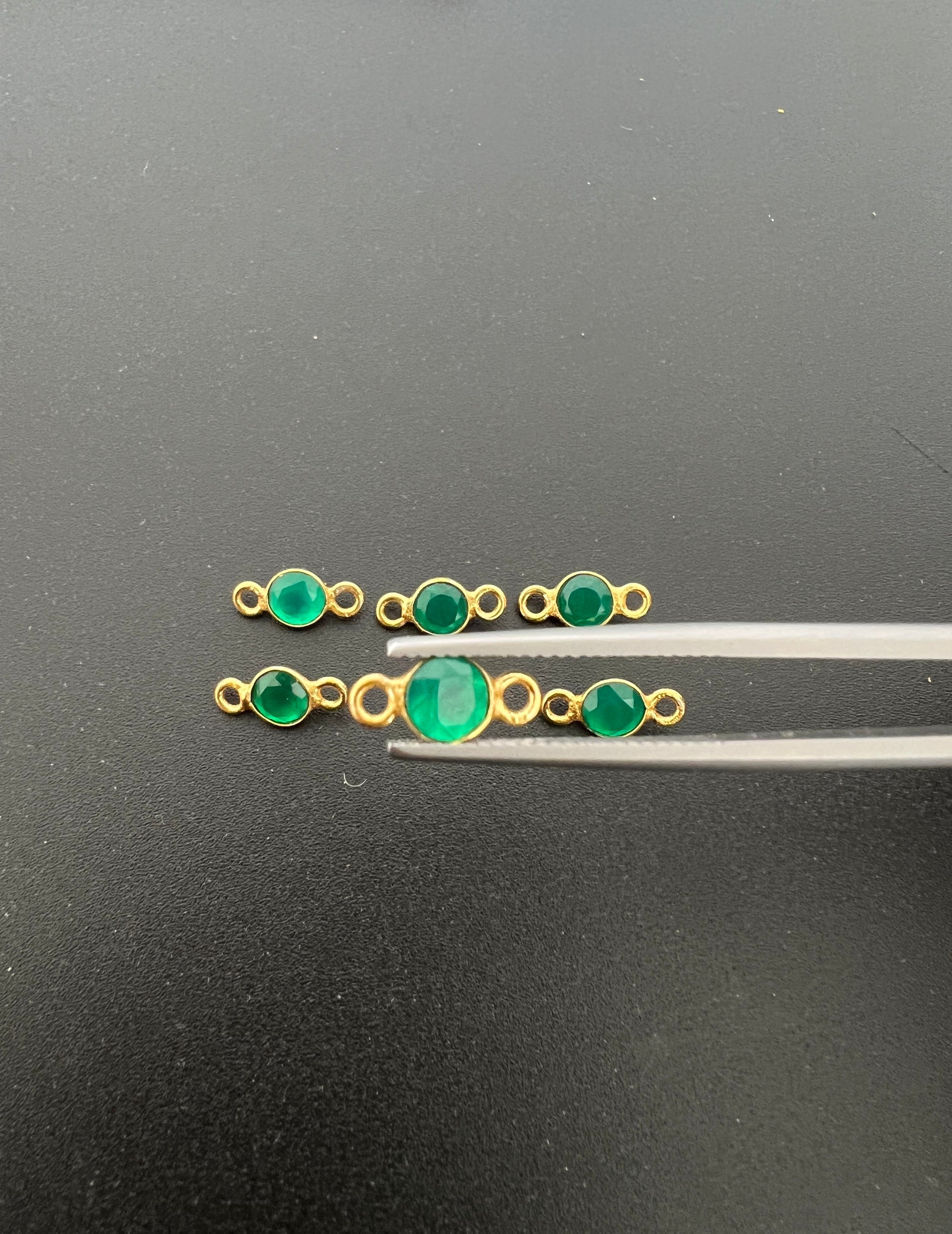 Green Onyx 18K Gold Filled Bezel 5.5 mm, Double Connector Onyx Charm (GTG-GGO-10)