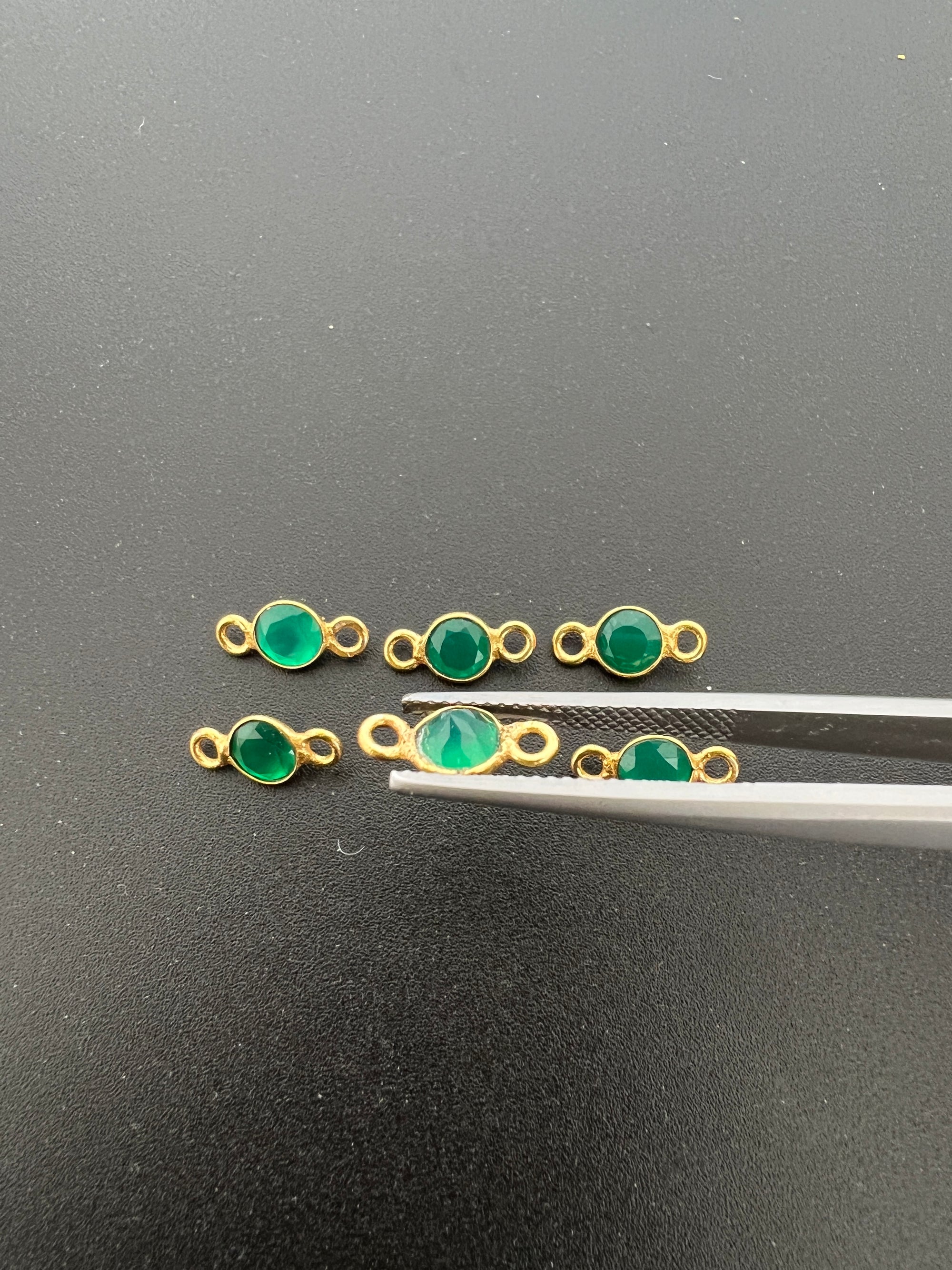 Green Onyx 18K Gold Filled Bezel 5.5 mm, Double Connector Onyx Charm (GTG-GGO-10)