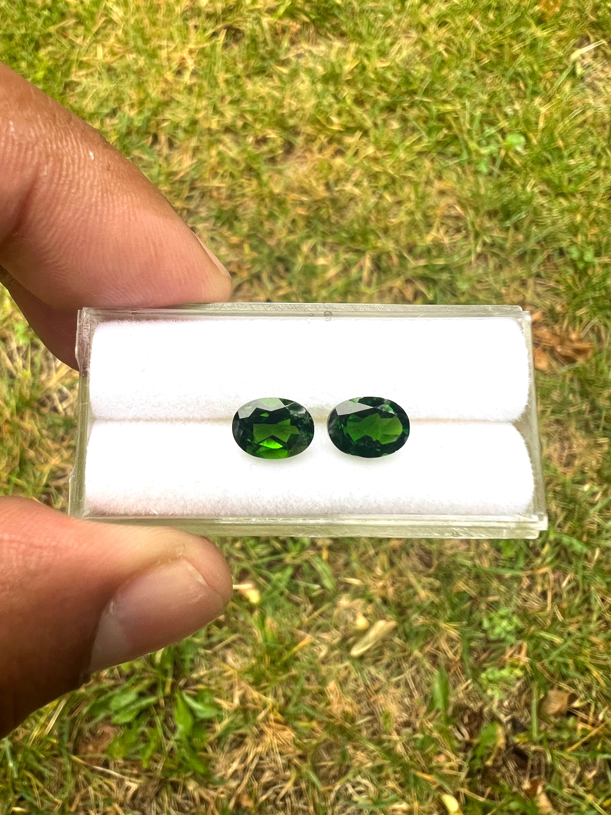 Chrome Diopside oval shape 8x6mm approximately 2.90 carat (GTG-CD-3)