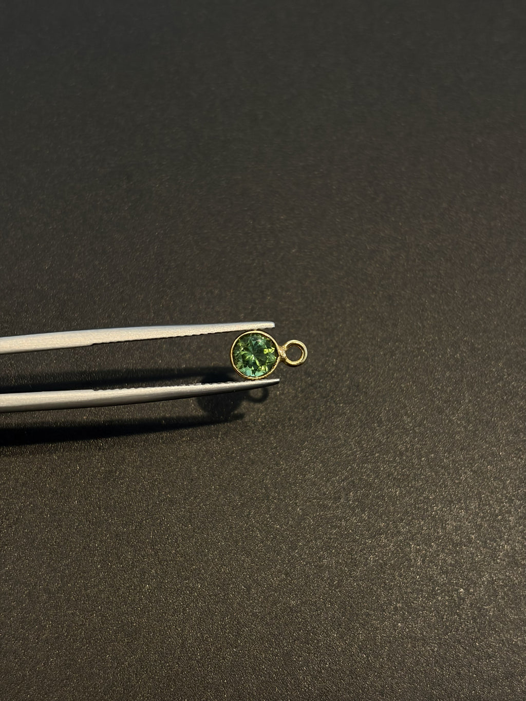 Tourmaline 18K Gold Filled Bezel 5 mm, Single Connector