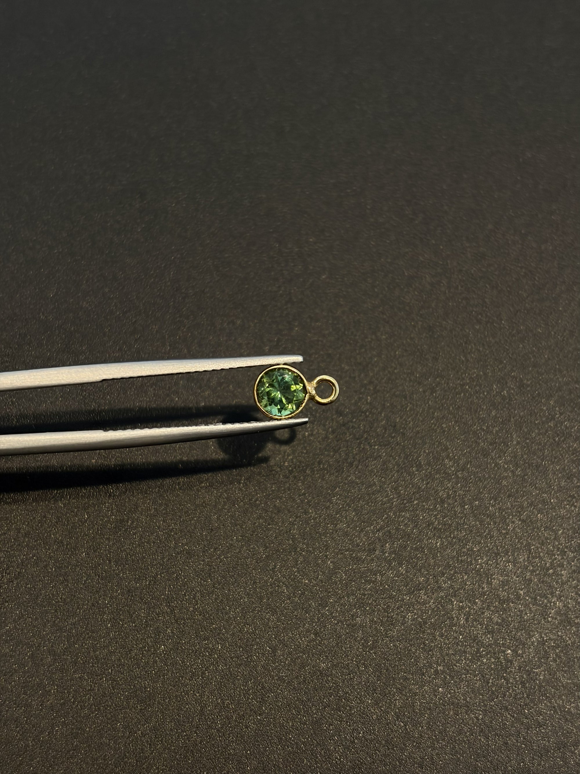 Tourmaline 18K Gold Filled Bezel 5 mm, Single Connector