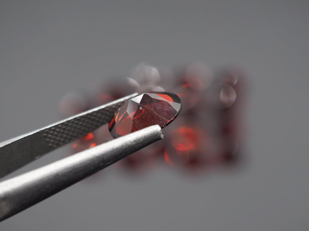 Garnet Faceted Oval Shape 9x7 mm 1 Piece