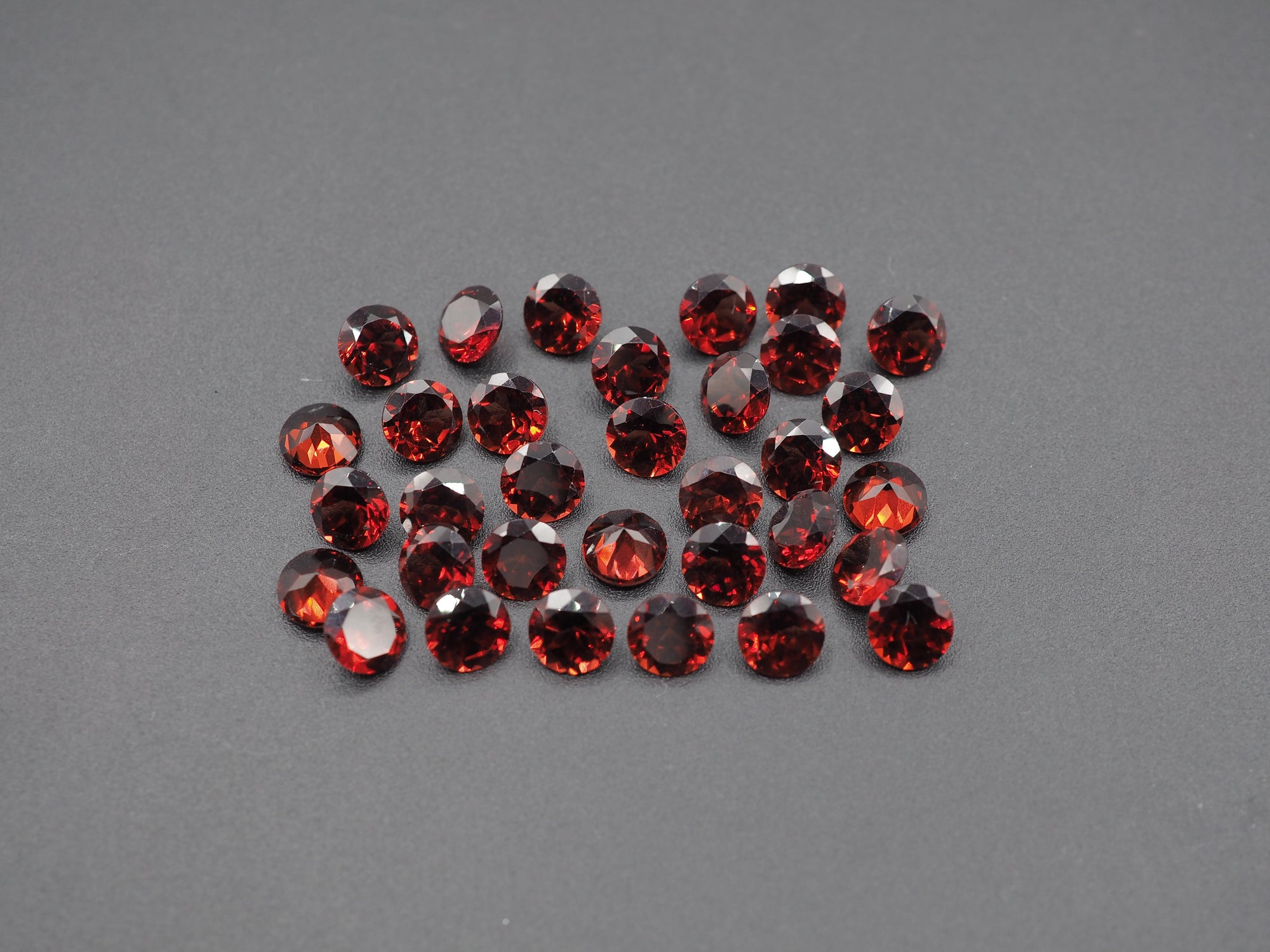 Garnet Faceted Round Shape 6 mm 1 Piece