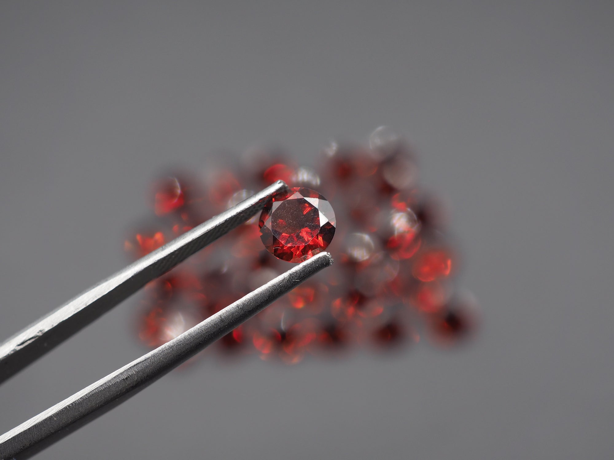 Garnet Faceted Round Shape 6 mm 1 Piece