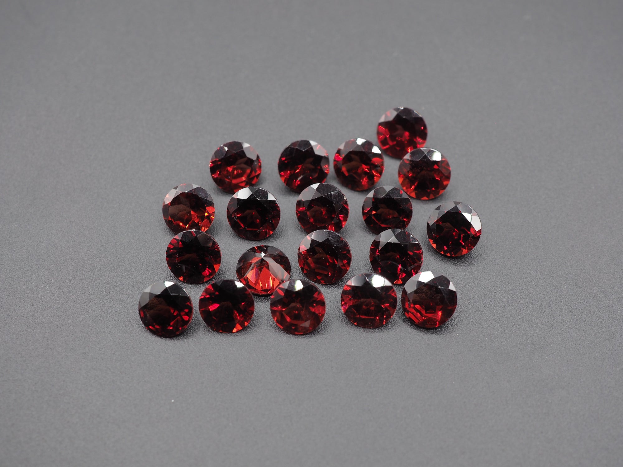 Garnet Faceted Round Shape 8 mm 1 Piece