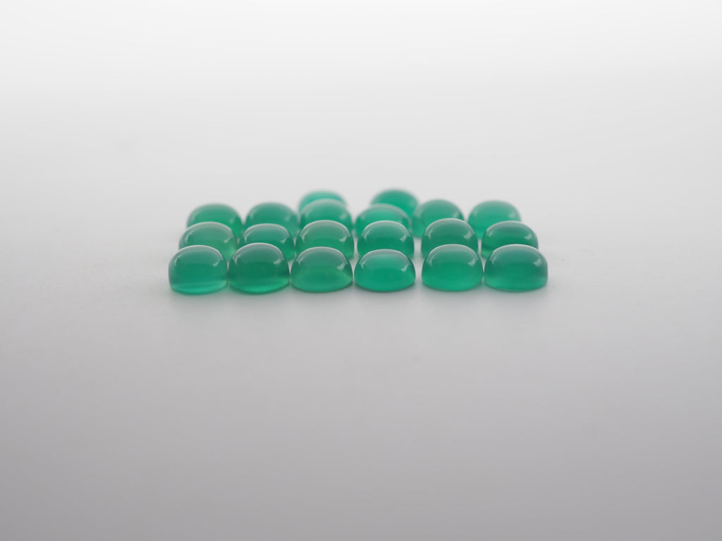Green Onyx Round Cabochon, 4 mm  Approximately 4.38 Carat (GTG-GO-13)