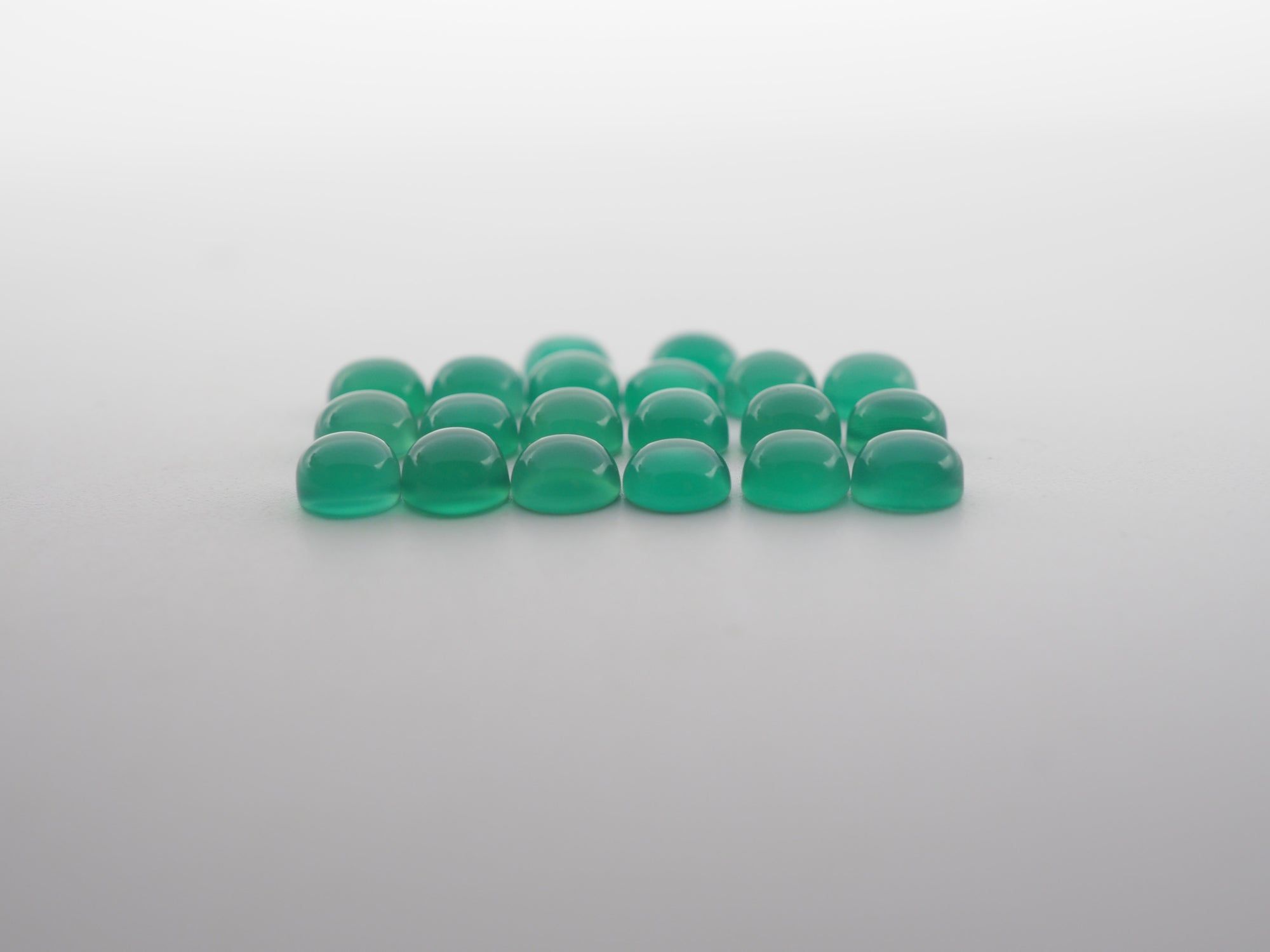 Green Onyx Round Cabochon, 4 mm  Approximately 4.38 Carat (GTG-GO-13)