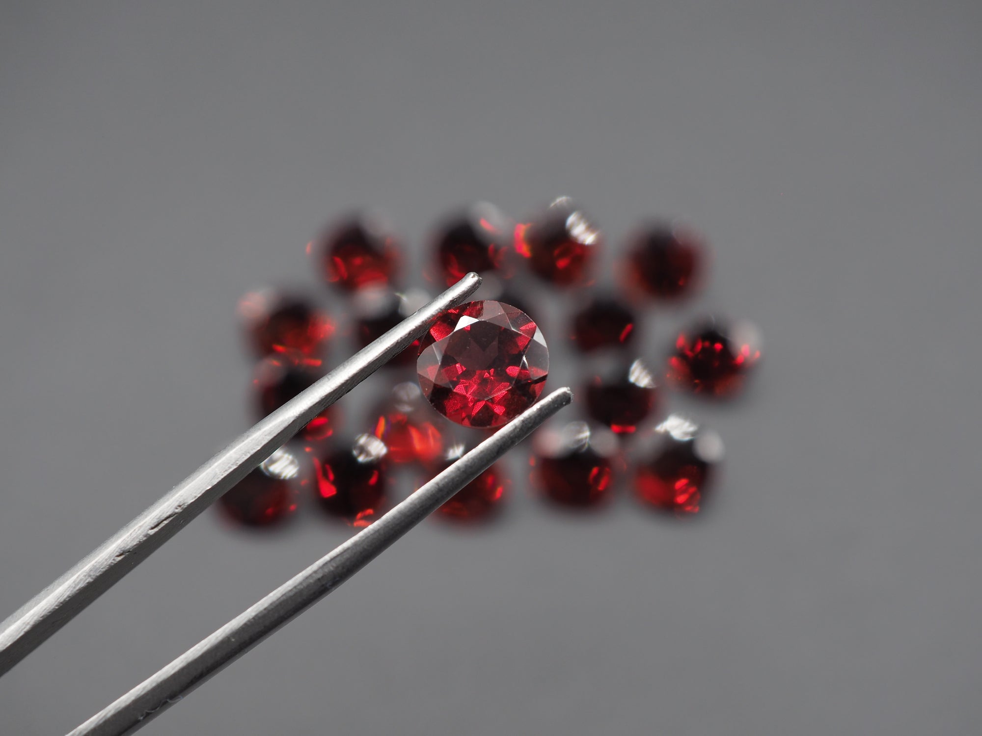Garnet Faceted Round Shape 8 mm 1 Piece