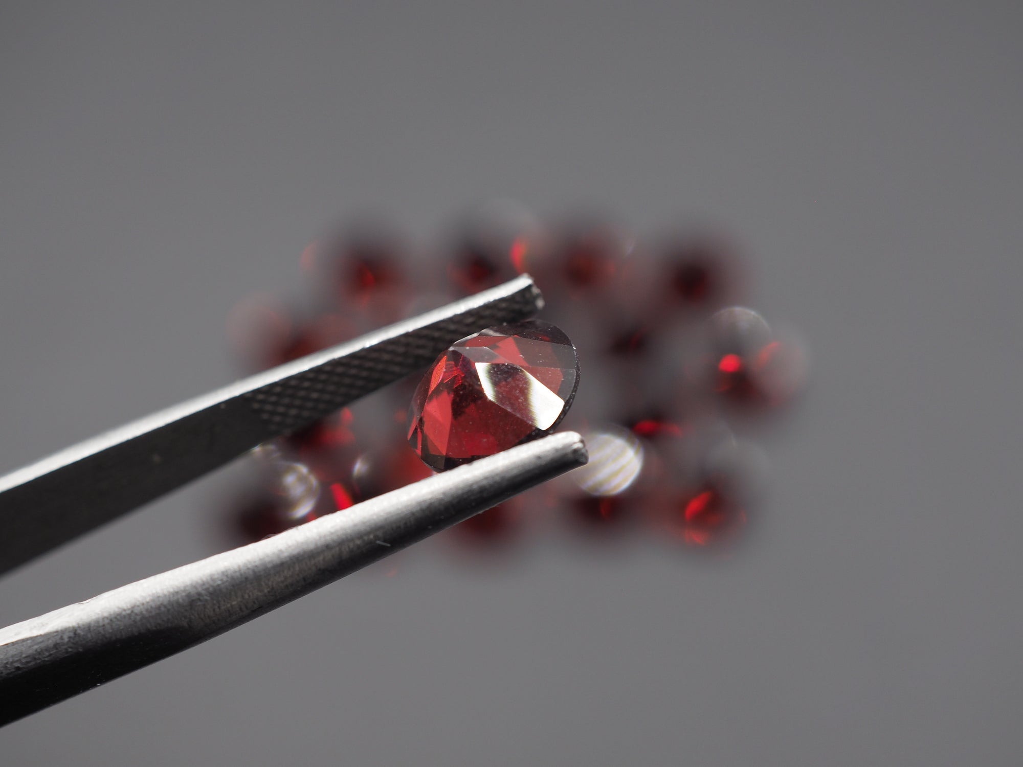 Garnet Faceted Round Shape 8 mm 1 Piece