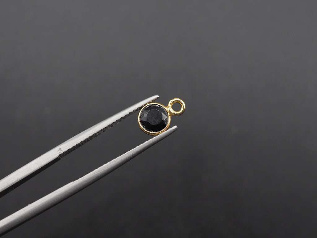 Black Onyx 18K Gold Filled Bezel 6 mm, Single Connector, Onyx Charm