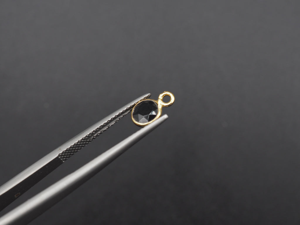 Black Onyx 18K Gold Filled Bezel 6 mm, Single Connector, Onyx Charm