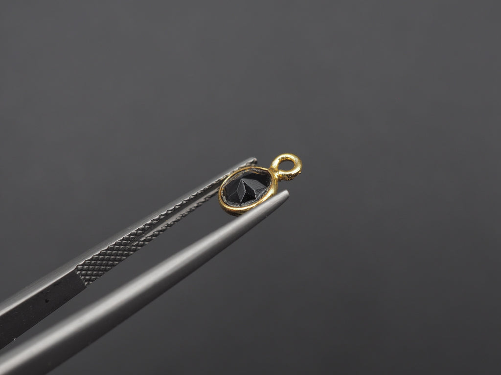 Black Onyx 18K Gold Filled Bezel 6 mm, Single Connector, Onyx Charm