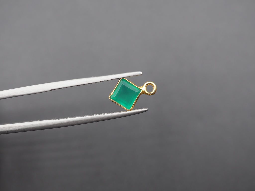 Green Onyx 18K Gold Filled Bezel 6x6 mm, Single Connector Onyx Charm