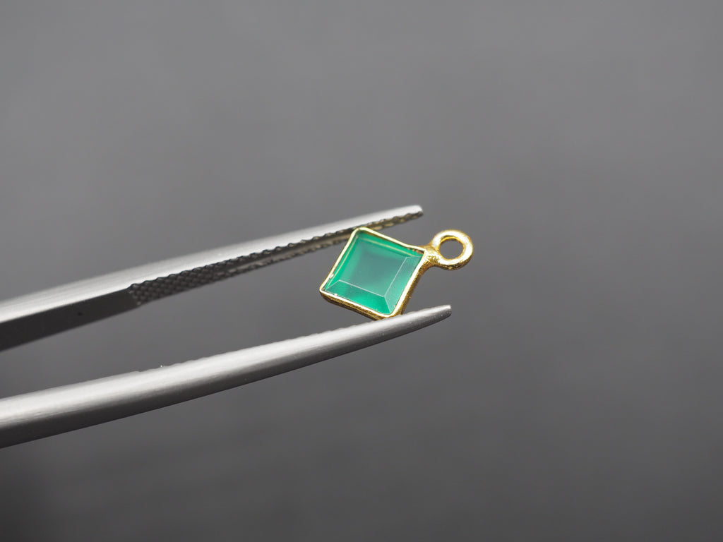 Green Onyx 18K Gold Filled Bezel 6x6 mm, Single Connector Onyx Charm