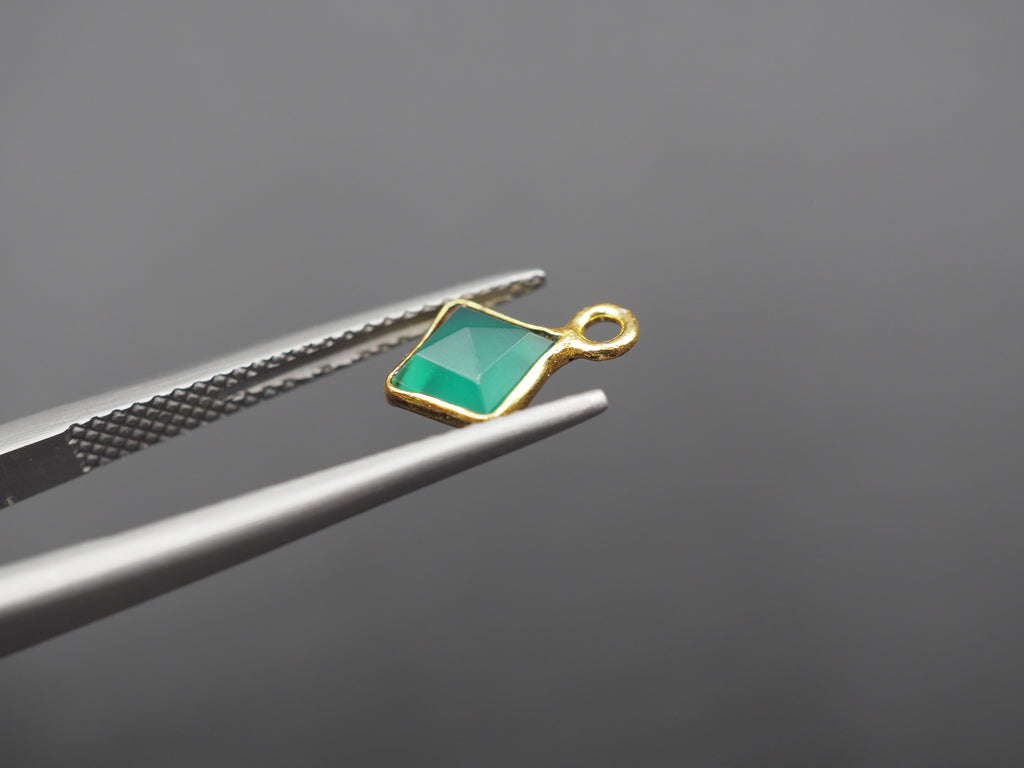 Green Onyx 18K Gold Filled Bezel 6x6 mm, Single Connector Onyx Charm