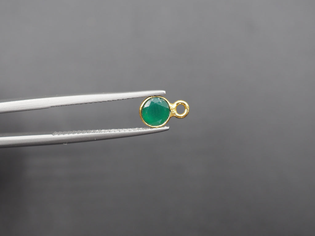 Green Onyx 18K Gold Filled Bezel 5.5 mm, Single Connector Onyx Charm