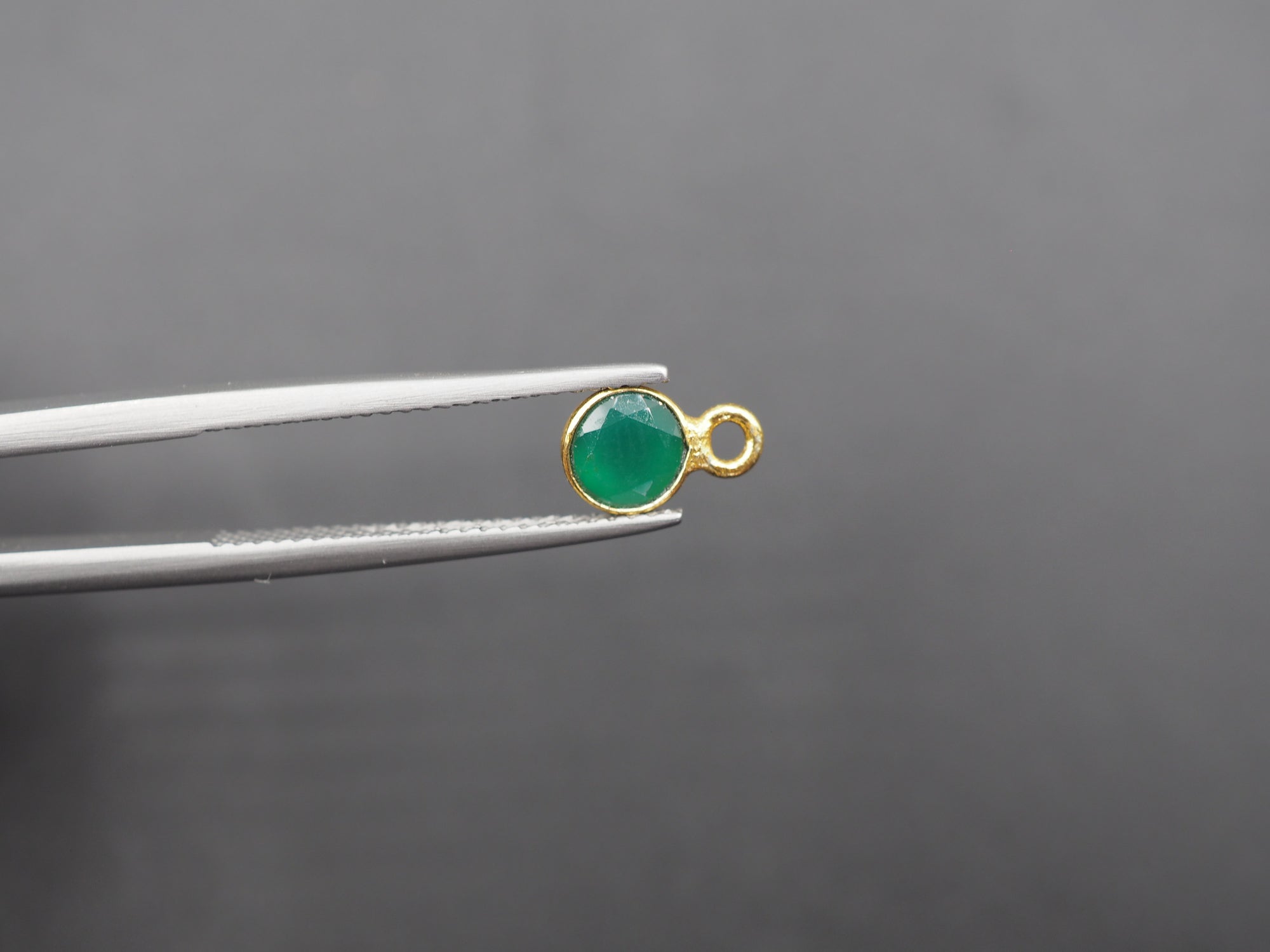 Green Onyx 18K Gold Filled Bezel 5.5 mm, Single Connector Onyx Charm