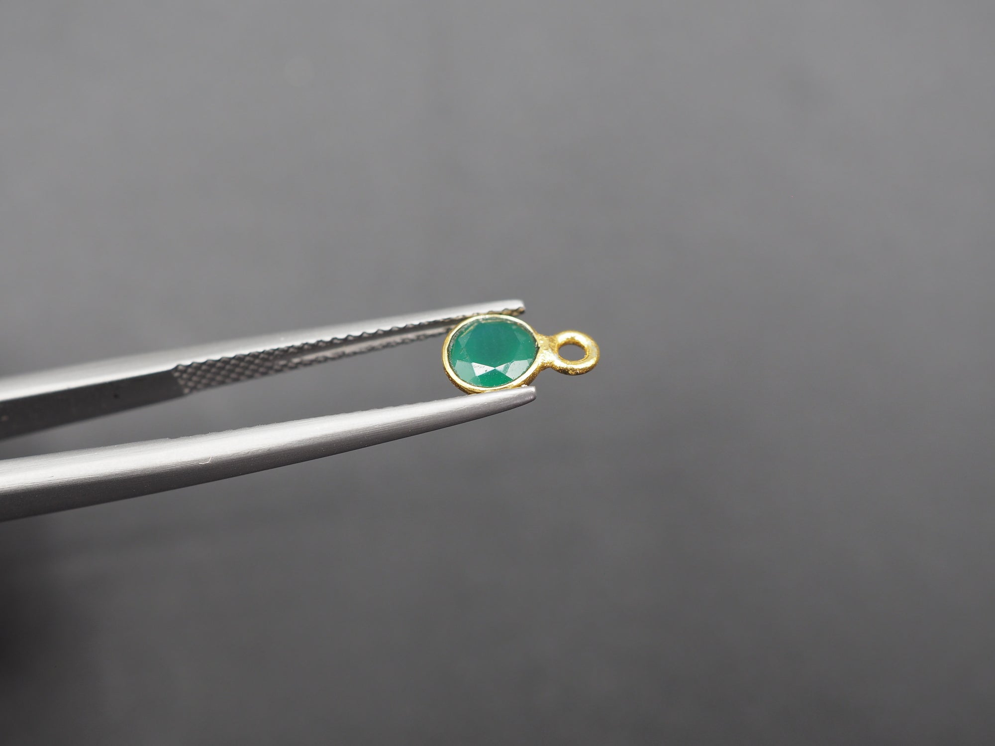 Green Onyx 18K Gold Filled Bezel 5.5 mm, Single Connector Onyx Charm