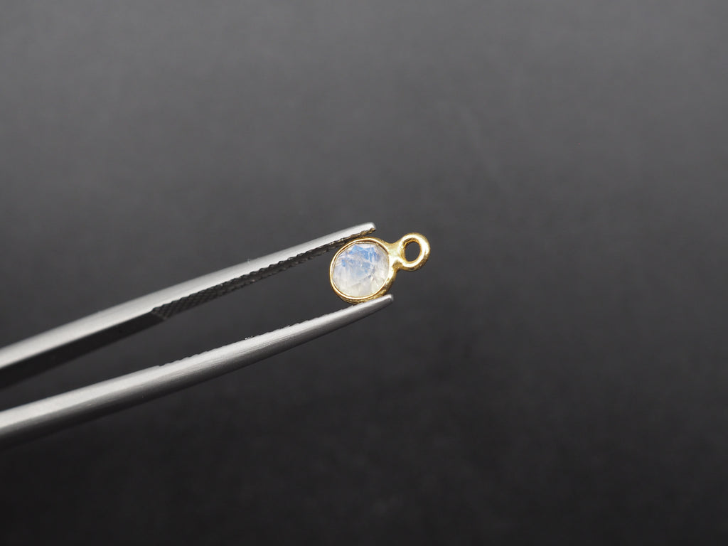 Rainbow Moonstone 18K Gold Filled Bezel 5 mm, Single Connector, Moonstone Charm