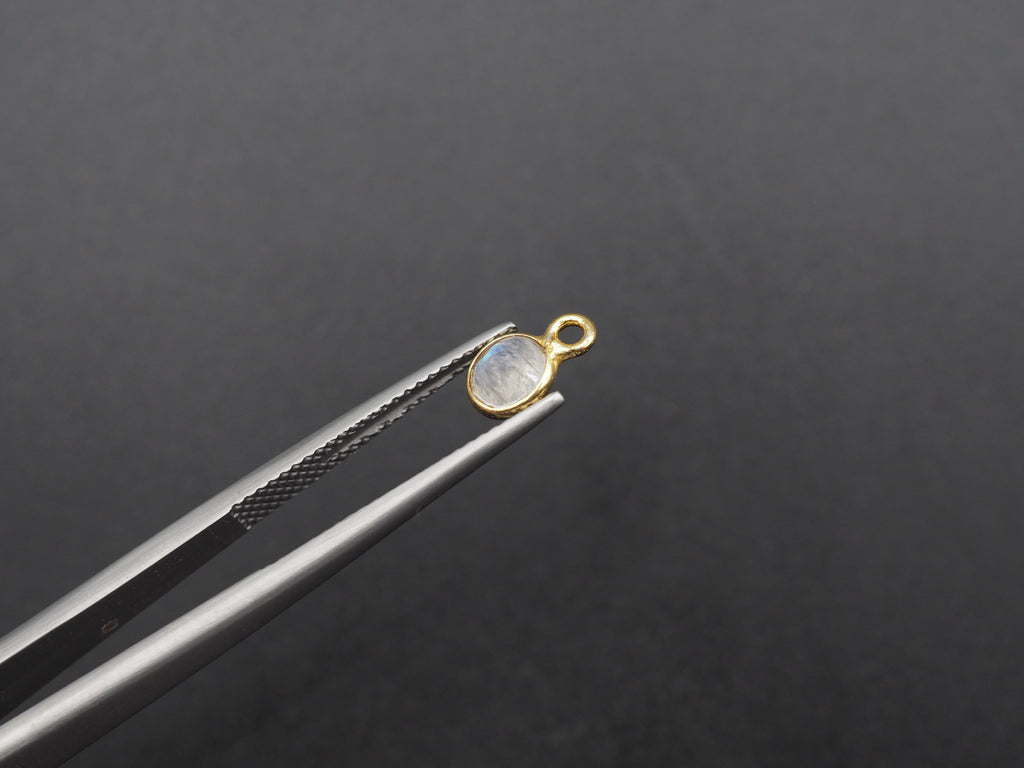 Rainbow Moonstone 18K Gold Filled Bezel 5 mm, Single Connector, Moonstone Charm
