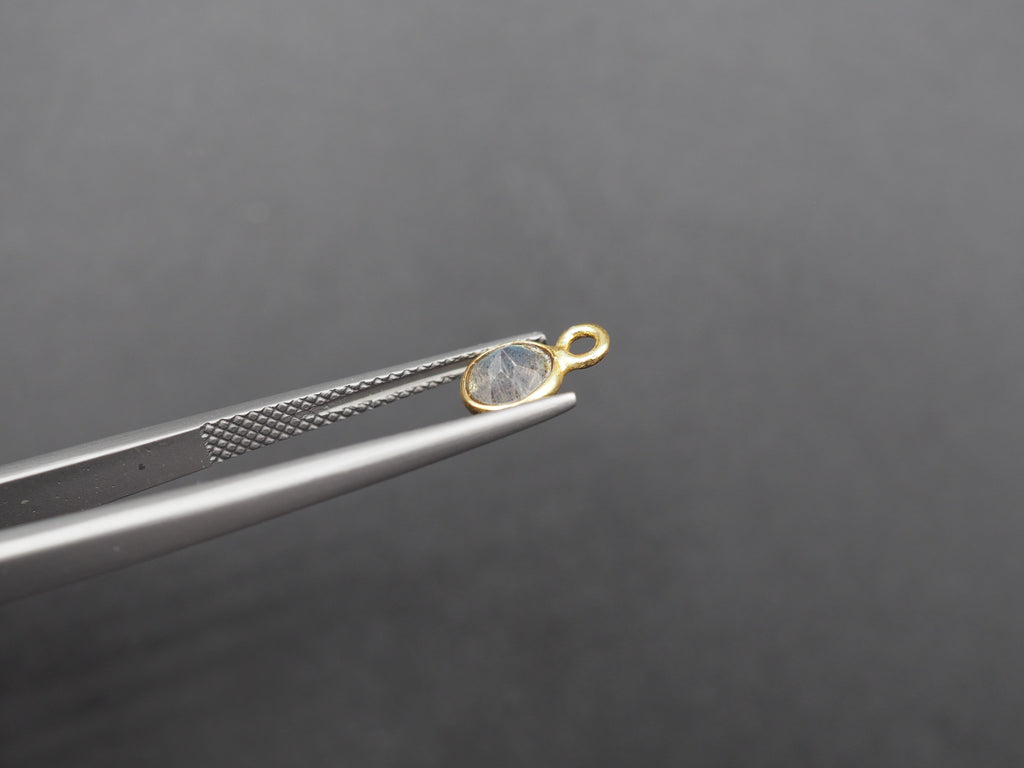 Labradorite 18K Gold Filled Bezel 5 mm, Single Connector, Labradorite Charm