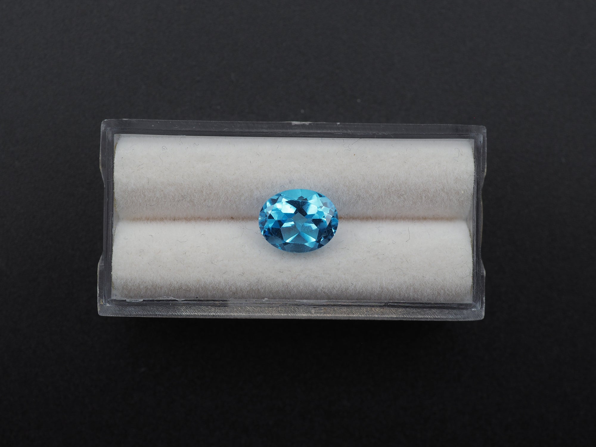 Blue Topaz Faceted Oval Shape 10 x 8 x 5.3 mm Single Piece Approximately 3.28 Carat
