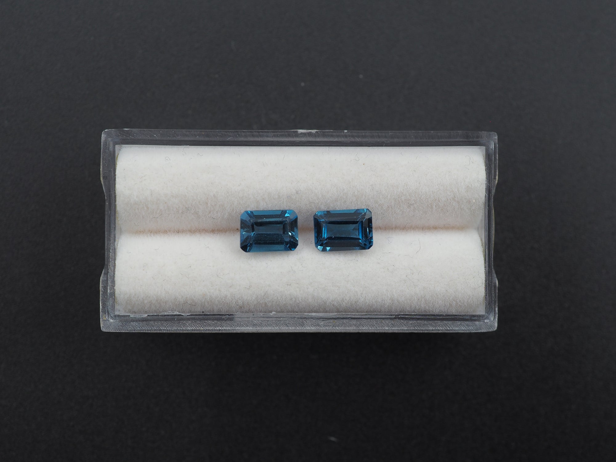 Blue Topaz Faceted Rectangle Shape 7 x 5 x 3.5 mm Matching Pair Approximately 2.59 Carat