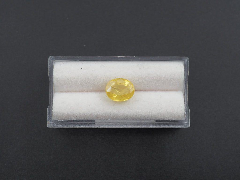 Yellow Sapphire Faceted  Oval Shape 9.5x8x5 mm Single Piece Approximately 4.08 Carat