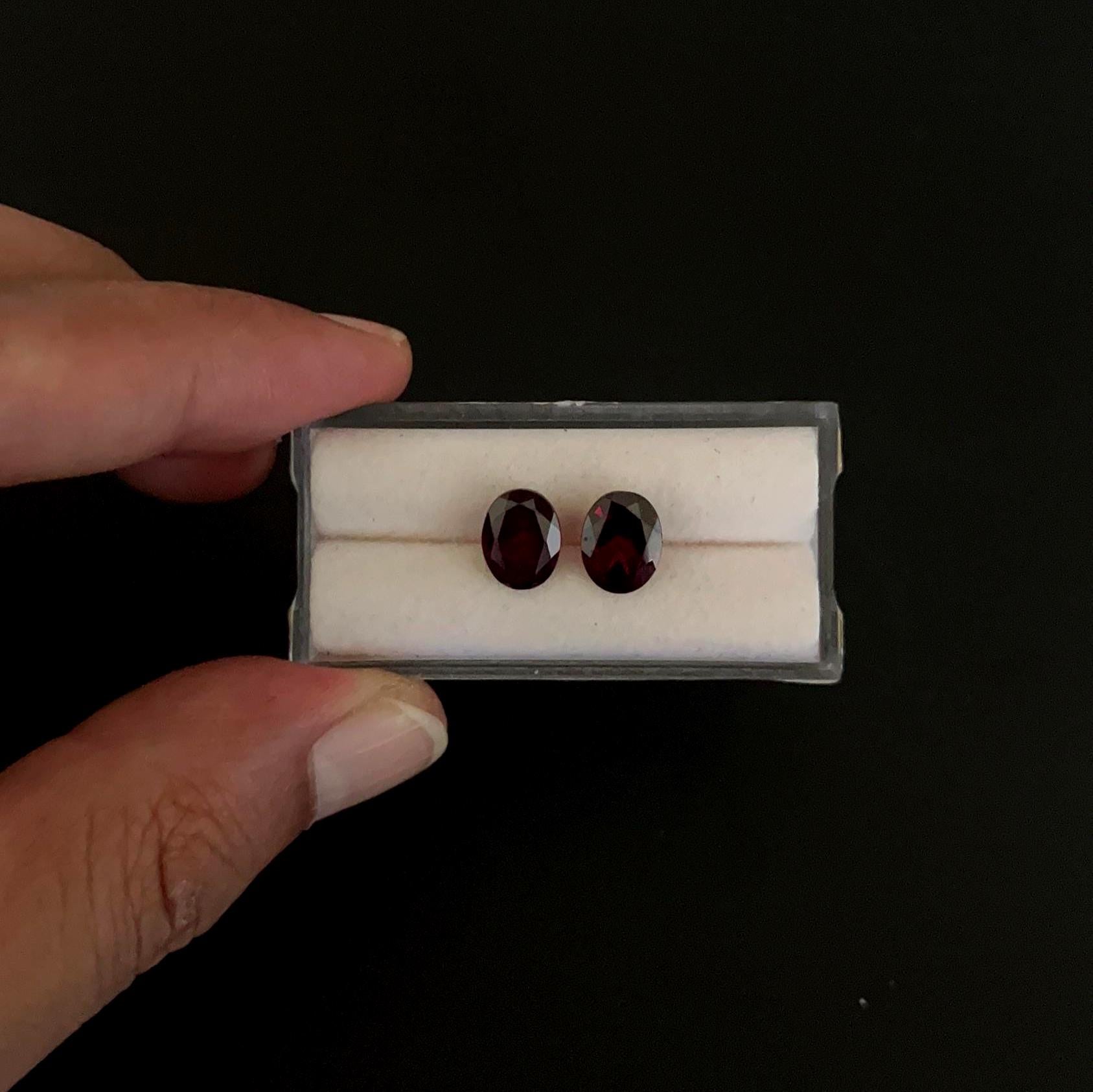 Rhodolite Garnet, Faceted Oval Shape 9x7 mm, Matching Pair Approximately 1.65 Carat (GTG-G-3)