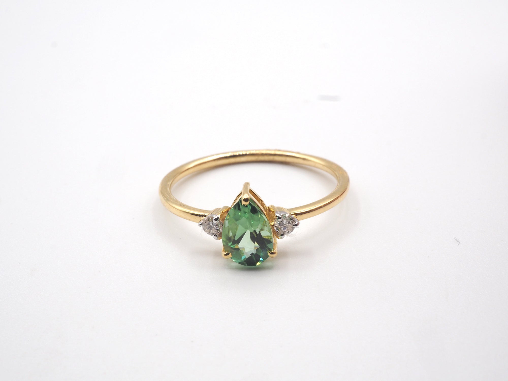 18K Yellow Gold Green Tourmaline Ring with diamond