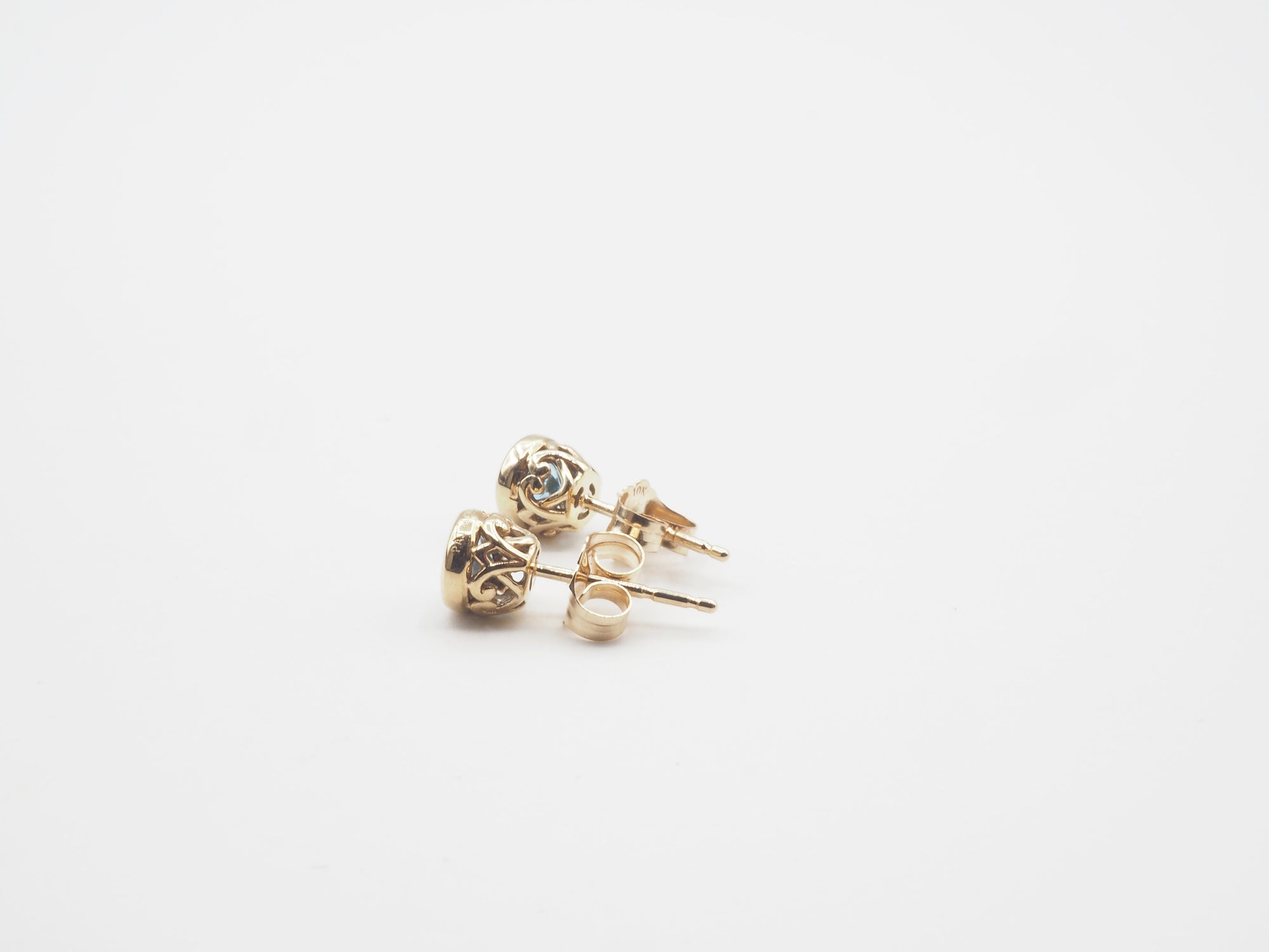 10K Yellow Gold Blue Topaz stud and Pendant