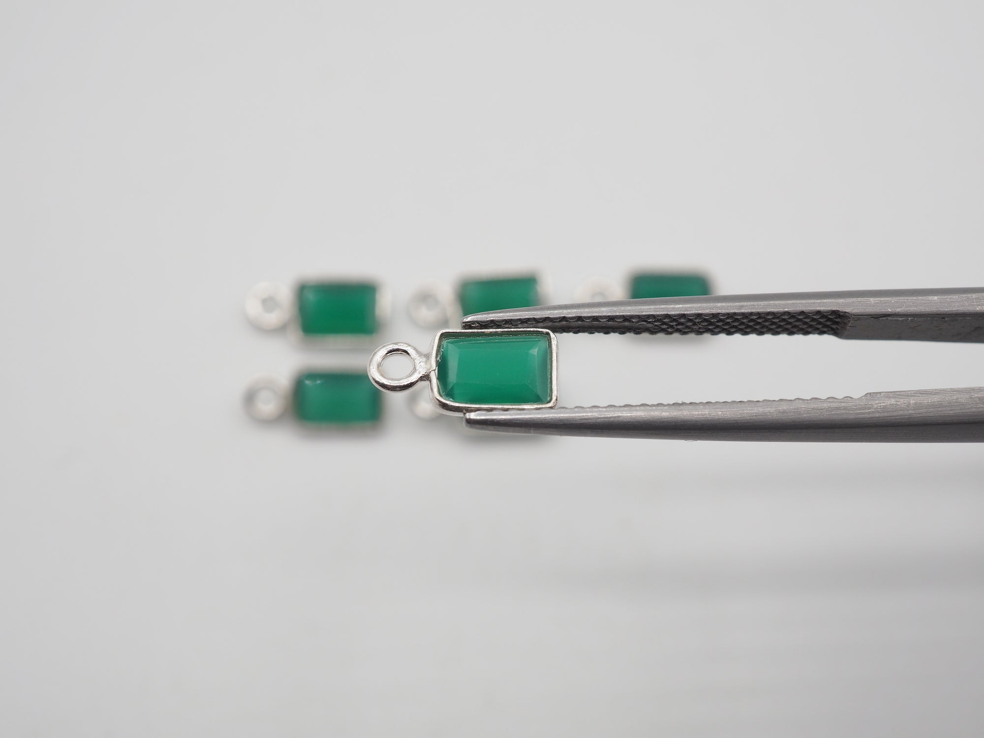 Green Onyx Silver Bezel 6x4 mm, Single Connector, Approximately 6.45 carat (GTG-SBO-7)