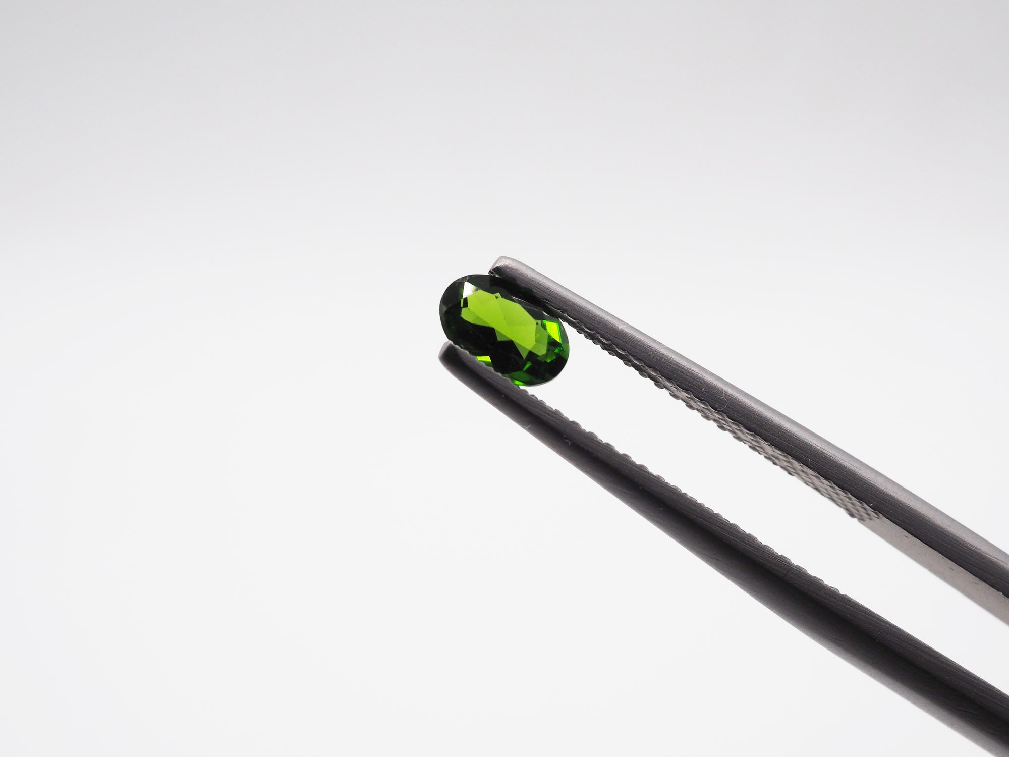 Chrome Diopside Oval Shape 6 x 4 mm Approximately 0.86 Carat, 2 Pieces